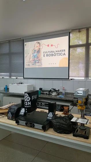 Robótica com Arduino/Tinkercad — Piranhas, 17/10/2024