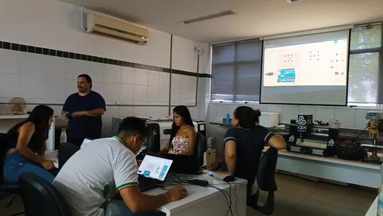 Robótica com Arduino/Tinkercad — Piranhas, 17/10/2024