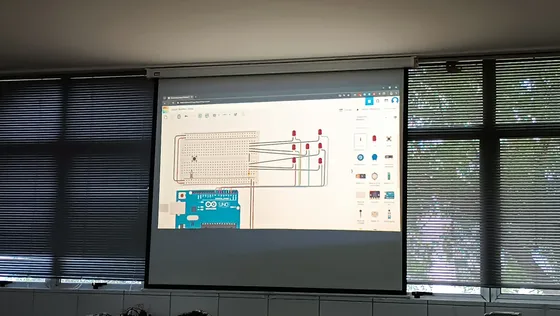 Robótica com Arduino/Tinkercad — Piranhas, 17/10/2024